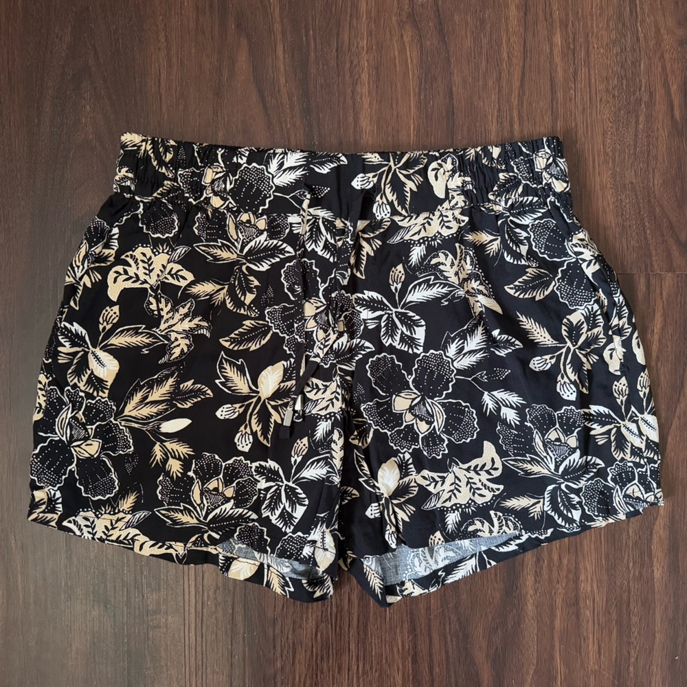 Old Navy Drawstring Shorts
Size X-Small